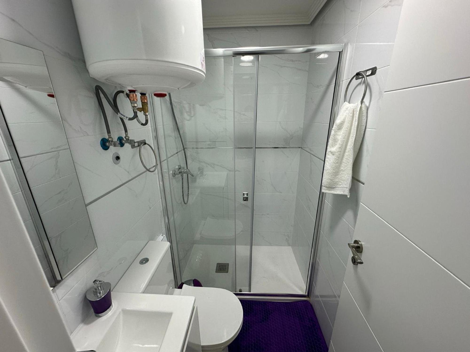 Habitacion Doble O Compartida Con Bano Privado En El Centro De Madrid Luaran gambar