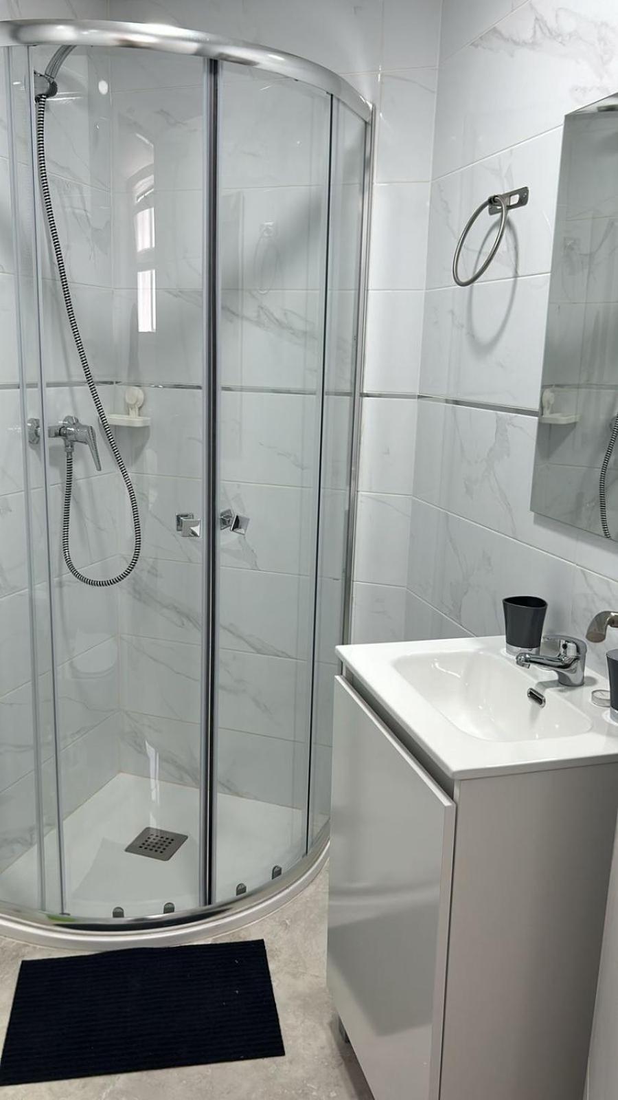 Habitacion Doble O Compartida Con Bano Privado En El Centro De Madrid Luaran gambar