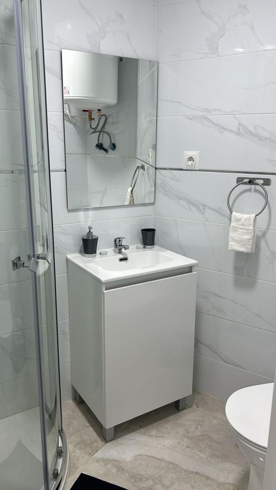 Habitacion Doble O Compartida Con Bano Privado En El Centro De Madrid Luaran gambar